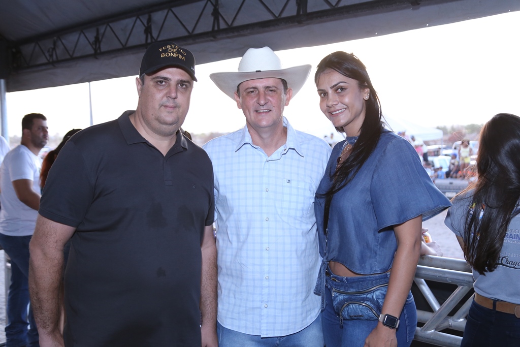 Coronel Chagas com o prefeito Joner e sua esposa vereadora Aline Rezende